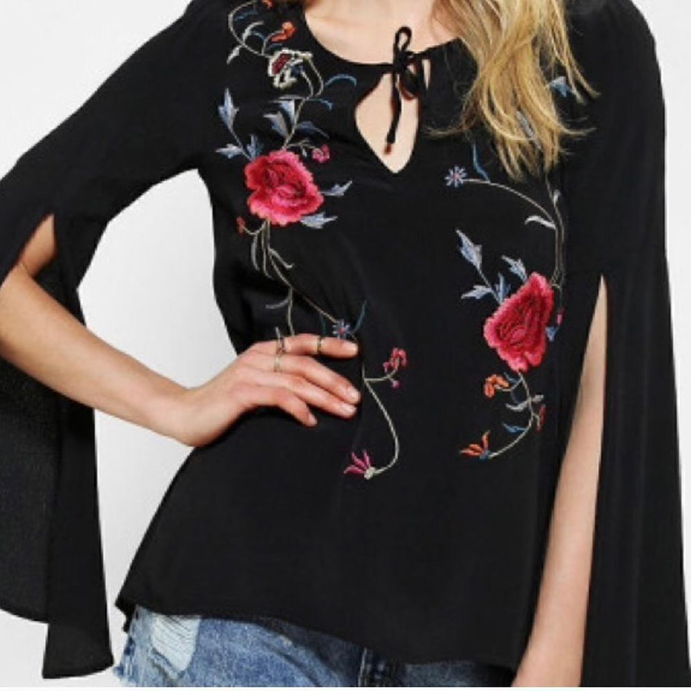 Staring At Stars Bohemian Embroidered Split Sleeve Low Back Top M